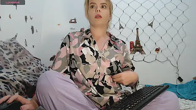 hotmilf4uxxx online show from October 2, 2025, 9:38 am