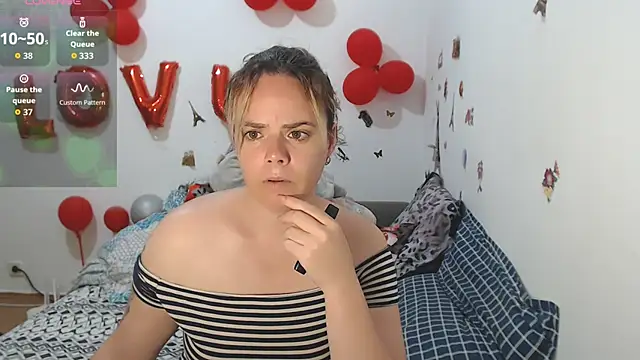 Snapshot of hotmilf4uxxx chatting on June 3, 2026, 10:40 am hotmilf4uxxx online show from June 3, 2026, 10:40 am