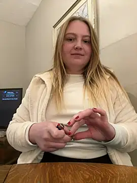 Snapshot of PhatAssBlond chatting on January 8, 2025, 9:34 pm PhatAssBlond online show from January 8, 2025, 9:34 pm