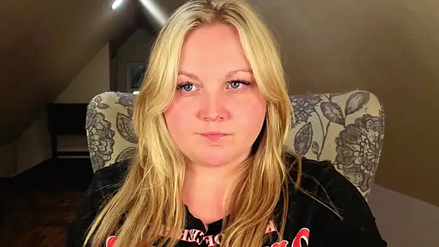 PhatAssBlond online show from May 2, 2026, 3:55 am