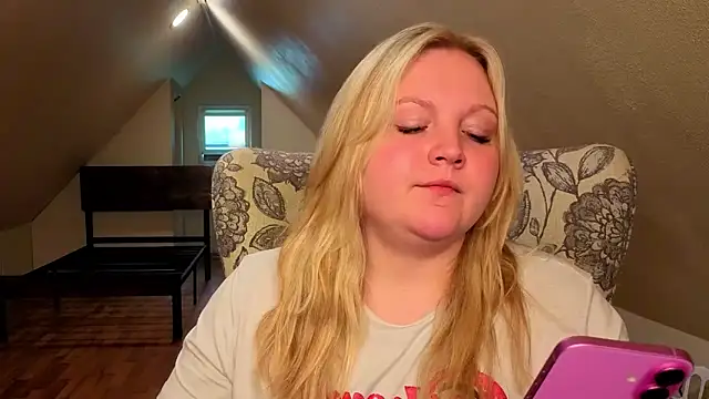Snapshot of PhatAssBlond chatting on May 16, 2026, 9:13 pm PhatAssBlond online show from May 16, 2026, 9:13 pm