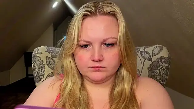 Snapshot of PhatAssBlond chatting on May 18, 2026, 10:37 pm PhatAssBlond online show from May 18, 2026, 10:37 pm