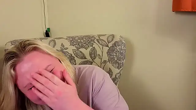 Snapshot of PhatAssBlond chatting on June 24, 2026, 12:53 am PhatAssBlond online show from June 24, 2026, 12:53 am