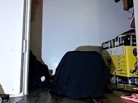 Snapshot of Amarok39 chatting on October 18, 2025, 2:14 am Amarok39 online show from October 18, 2025, 2:14 am