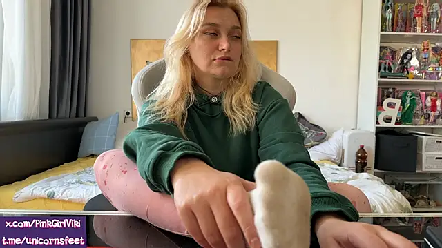 Snapshot of unicornsfeet chatting on April 23, 2026, 11:42 am unicornsfeet online show from April 23, 2026, 11:42 am