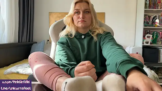 Snapshot of unicornsfeet chatting on April 23, 2026, 12:29 pm unicornsfeet online show from April 23, 2026, 12:29 pm