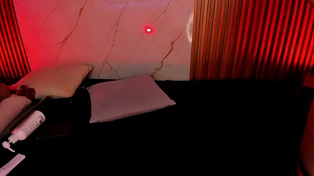 Snapshot of Emiilycollins chatting on January 12, 2025, 10:33 pm Emiilycollins online show from January 12, 2025, 10:33 pm