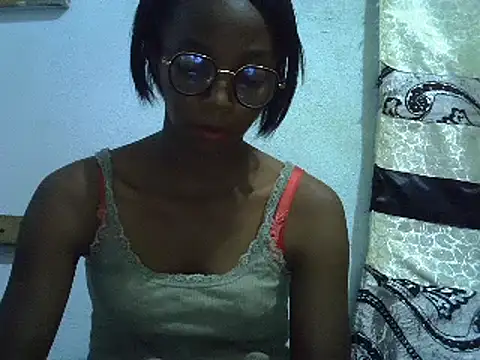 Snapshot of ElianeHot chatting on February 17, 2025, 6:37 pm ElianeHot online show from February 17, 2025, 6:37 pm