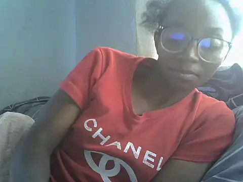 ElianeHot online show from June 9, 2026, 1:12 pm