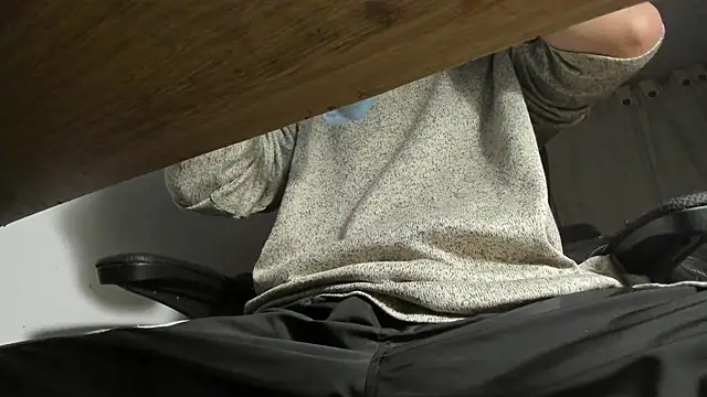 Snapshot of s_sven03 chatting on February 9, 2025, 10:42 am s sven03 online show from February 9, 2025, 10:42 am