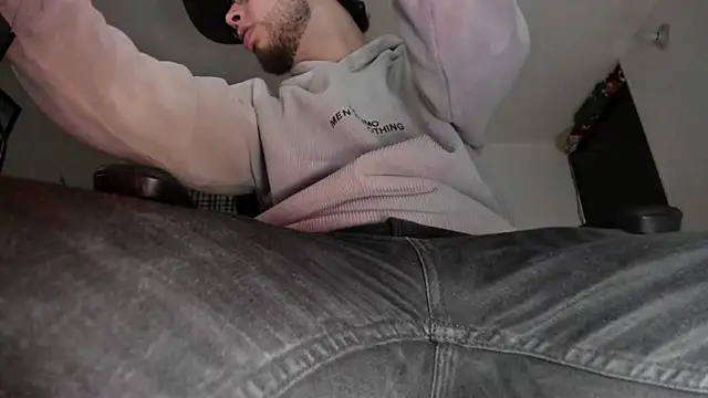 Snapshot of s_sven03 chatting on October 3, 2025, 2:41 am s sven03 online show from October 3, 2025, 2:41 am