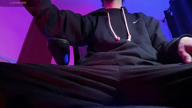 s sven03 online show from December 16, 2025, 7:46 am