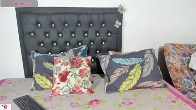 Darlyquenn11 online show from December 29, 2024, 3:54 am