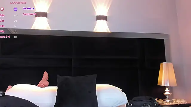 Snapshot of MiaStor chatting on March 13, 2025, 8:43 pm MiaStor online show from March 13, 2025, 8:43 pm