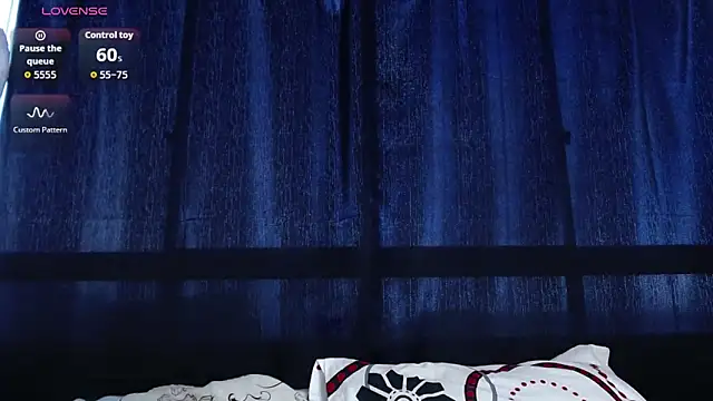 Snapshot of MiaStor chatting on November 29, 2025, 10:02 pm MiaStor online show from November 29, 2025, 10:02 pm