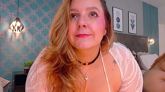 Snapshot of AmbarRoberts_ chatting on August 1, 2026, 12:48 pm AmbarRoberts online show from August 1, 2026, 12:48 pm
