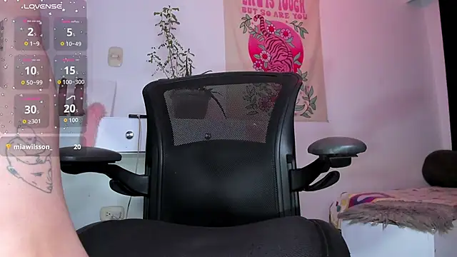 Snapshot of JaneRuss_ chatting on December 3, 2025, 4:09 am JaneRuss online show from December 3, 2025, 4:09 am