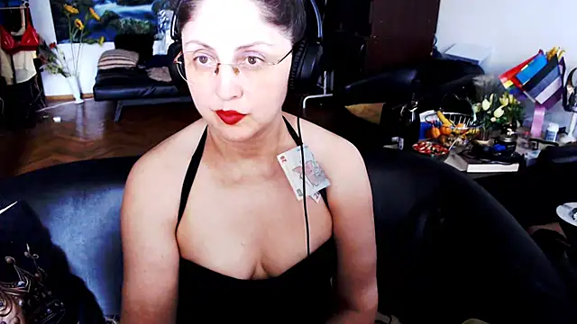 Snapshot of Imperatriza chatting on July 18, 2026, 3:49 pm Imperatriza online show from July 18, 2026, 3:49 pm