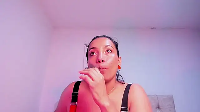 Snapshot of amber_demons2021 chatting on March 13, 2025, 10:32 pm amber demons2021 online show from March 13, 2025, 10:32 pm