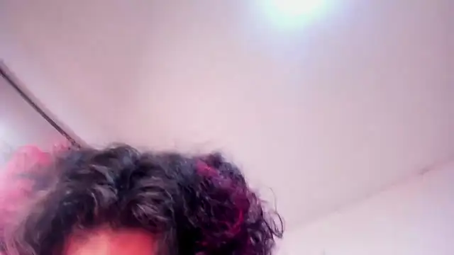 Snapshot of amber_demons2021 chatting on March 18, 2025, 1:32 am amber demons2021 online show from March 18, 2025, 1:32 am