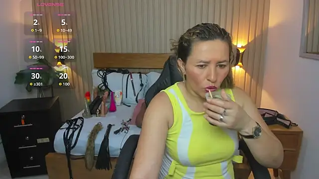 luciana ballesteros  online show from December 20, 2025, 12:56 pm