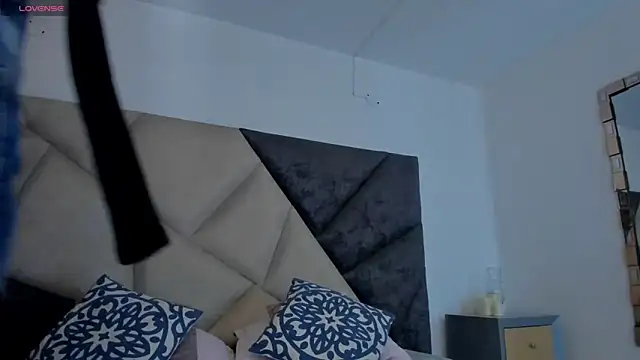 FaloonRoussel online show from October 1, 2025, 6:14 pm