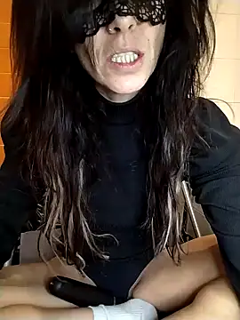 EmySkinny85 online show from February 4, 2025, 4:18 pm