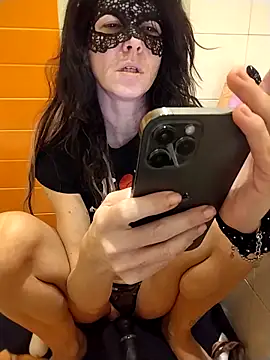 EmySkinny85 online show from February 13, 2025, 2:52 pm