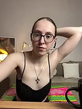 Snapshot of MartiniiSelenna chatting on May 17, 2026, 5:49 am MartiniiSelenna online show from May 17, 2026, 5:49 am