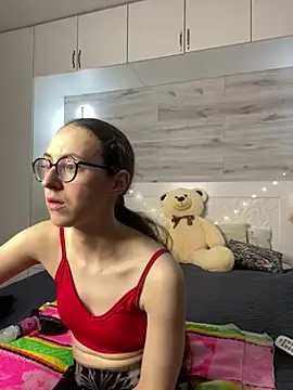 Snapshot of MartiniiSelenna chatting on May 25, 2026, 5:57 am MartiniiSelenna online show from May 25, 2026, 5:57 am