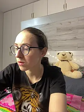Snapshot of MartiniiSelenna chatting on June 15, 2026, 5:53 am MartiniiSelenna online show from June 15, 2026, 5:53 am