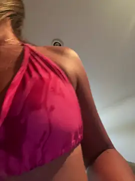 Snapshot of Rose-euphoria chatting on February 9, 2025, 1:25 pm Rose-euphoria online show from February 9, 2025, 1:25 pm