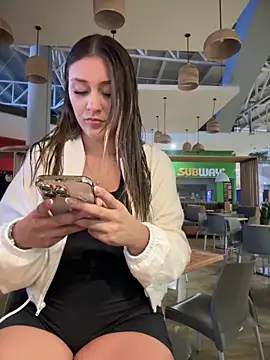 Snapshot of Rose-euphoria chatting on March 14, 2025, 12:51 pm Rose-euphoria online show from March 14, 2025, 12:51 pm