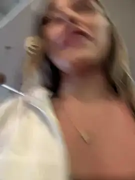 Snapshot of Rose-euphoria chatting on March 14, 2025, 3:58 pm Rose-euphoria online show from March 14, 2025, 3:58 pm