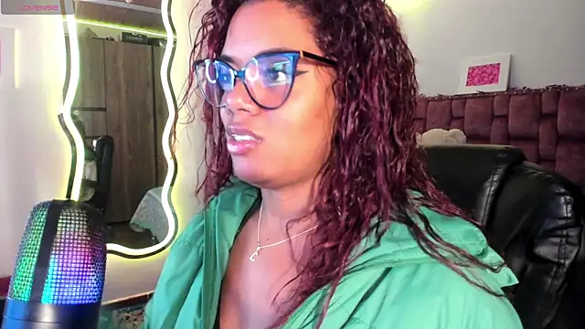 Snapshot of ladyrd1 chatting on January 7, 2025, 3:14 am ladyrd1 online show from January 7, 2025, 3:14 am