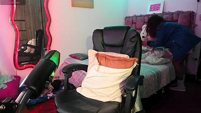 Snapshot of ladyrd1 chatting on January 10, 2025, 1:09 pm ladyrd1 online show from January 10, 2025, 1:09 pm