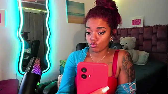 Snapshot of ladyrd1 chatting on January 15, 2025, 8:51 am ladyrd1 online show from January 15, 2025, 8:51 am