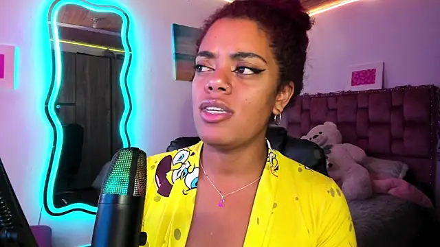 Snapshot of ladyrd1 chatting on January 19, 2025, 1:12 pm ladyrd1 online show from January 19, 2025, 1:12 pm