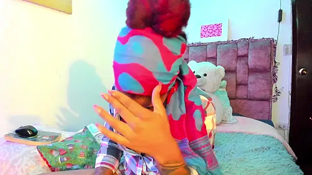 Snapshot of ladyrd1 chatting on January 25, 2025, 6:45 am ladyrd1 online show from January 25, 2025, 6:45 am