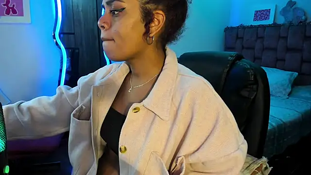 Snapshot of ladyrd1 chatting on January 27, 2025, 3:15 am ladyrd1 online show from January 27, 2025, 3:15 am