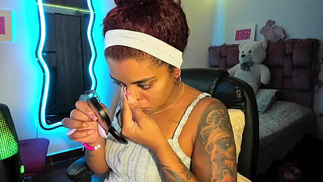 Snapshot of ladyrd1 chatting on January 29, 2025, 5:30 am ladyrd1 online show from January 29, 2025, 5:30 am