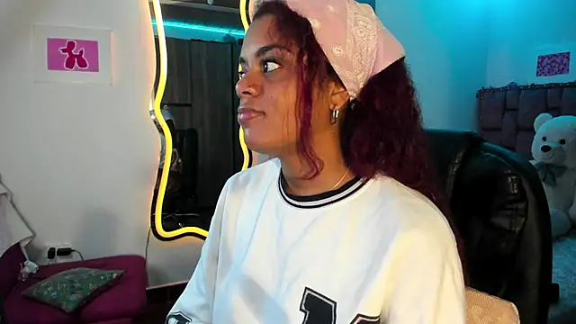 Snapshot of ladyrd1 chatting on January 31, 2025, 10:52 am ladyrd1 online show from January 31, 2025, 10:52 am