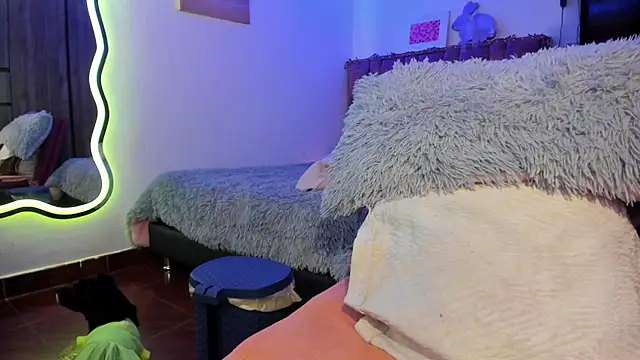 Snapshot of ladyrd1 chatting on February 13, 2025, 5:26 am ladyrd1 online show from February 13, 2025, 5:26 am