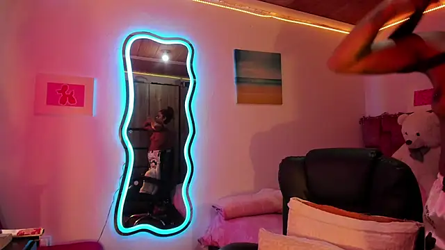 Snapshot of ladyrd1 chatting on February 27, 2025, 12:56 pm ladyrd1 online show from February 27, 2025, 12:56 pm