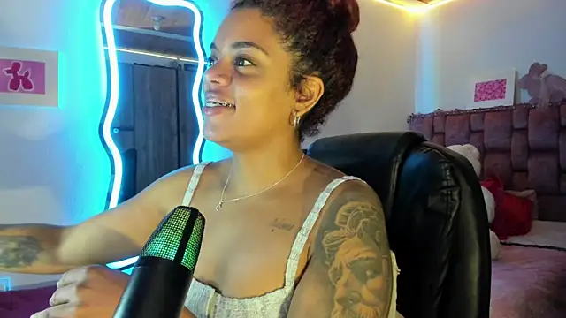 Snapshot of ladyrd1 chatting on February 28, 2025, 9:47 am ladyrd1 online show from February 28, 2025, 9:47 am