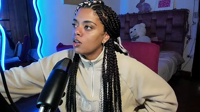 Snapshot of ladyrd1 chatting on March 6, 2025, 4:41 am ladyrd1 online show from March 6, 2025, 4:41 am