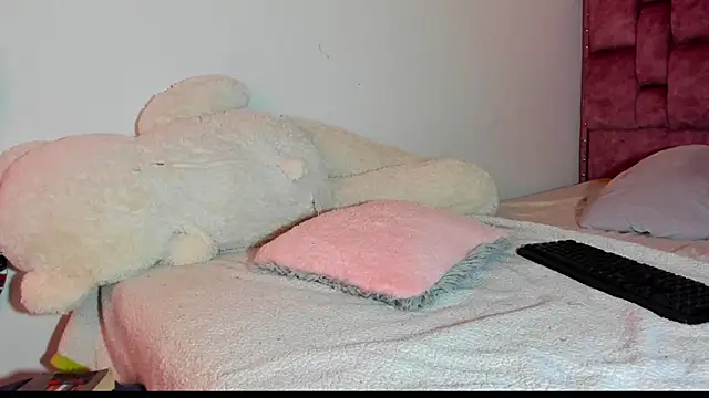 Snapshot of ladyrd1 chatting on September 9, 2025, 2:05 pm ladyrd1 online show from September 9, 2025, 2:05 pm