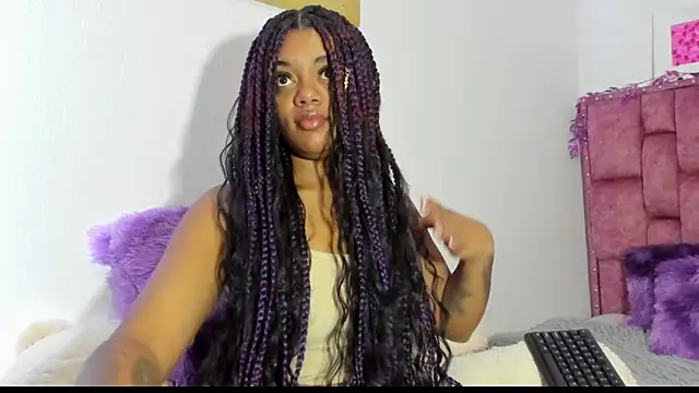 Snapshot of ladyrd1 chatting on September 26, 2025, 1:37 pm ladyrd1 online show from September 26, 2025, 1:37 pm