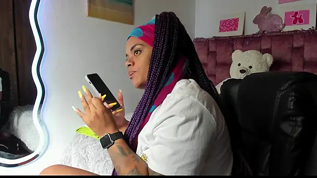 Snapshot of ladyrd1 chatting on October 19, 2025, 5:35 pm ladyrd1 online show from October 19, 2025, 5:35 pm