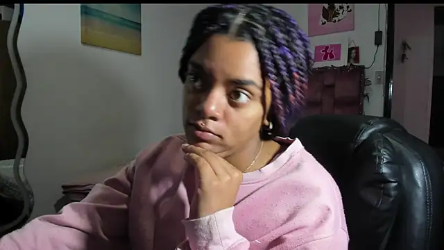 Snapshot of ladyrd1 chatting on October 24, 2025, 2:13 pm ladyrd1 online show from October 24, 2025, 2:13 pm